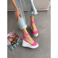 Яскраві босоніжки на платформі Neon Pink