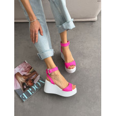 Яскраві босоніжки на платформі Neon Pink