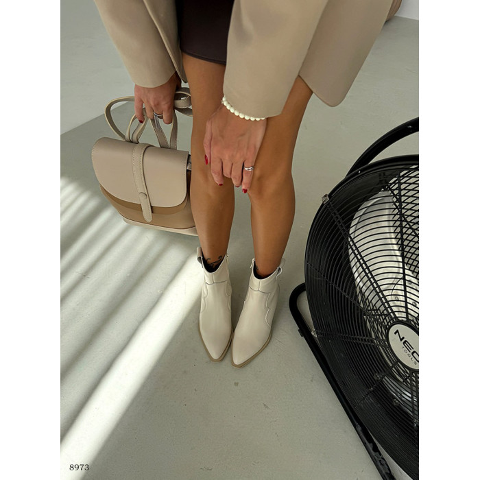 Стильні кремові черевики-козаки з натуральної шкіри