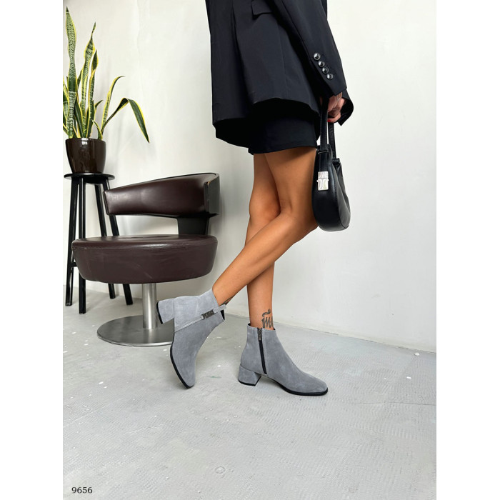 Елегантні сірі ботильйони з натуральної замші