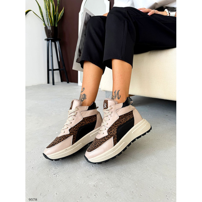 Зимові високі кросівки бежеві з замші та хутром