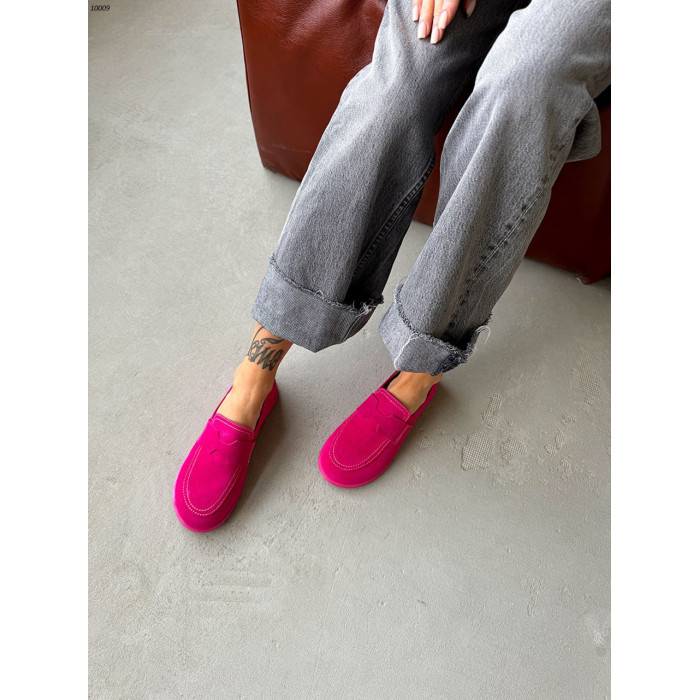 Яскраві замшеві лофери Fuchsia — стиль та комфорт