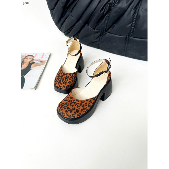 Елегантні жіночі туфлі Leopard Charm
